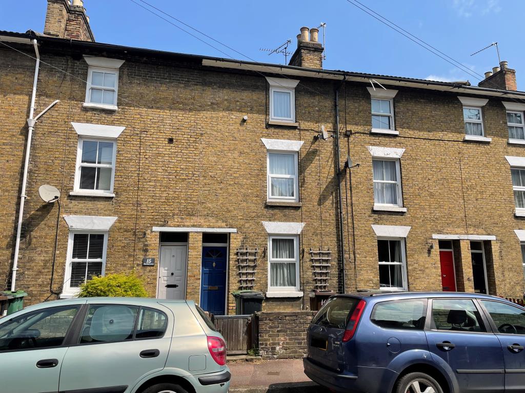 Lot: 49 - HOUSE FOR INVESTMENT WITH PROTECTED STATUTORY TENANTS - front view of residential investment